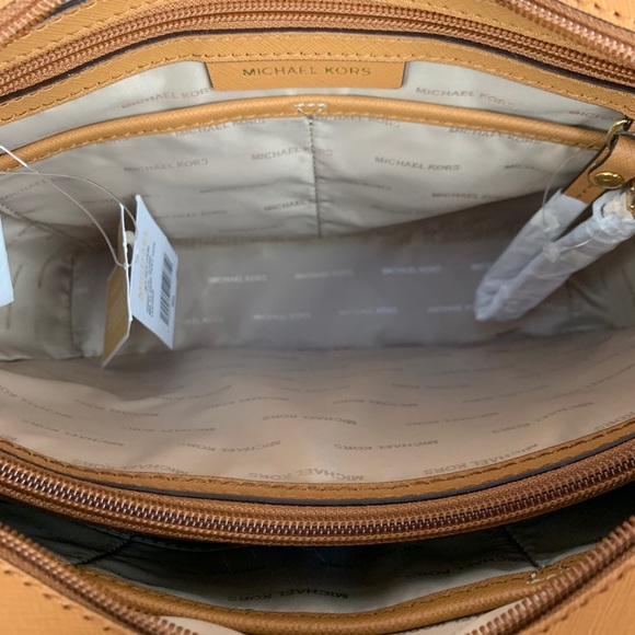 Michael Kors Jet Set Medium Leather Pocket Tote - Picture 8 of 8